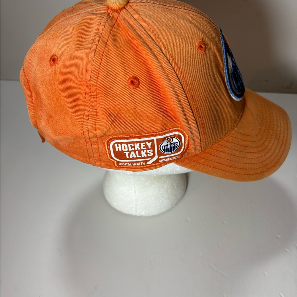 Edmonton Oilers "Hockey Talks" Autographed Hat – Kelly Buchberger - Picture 4 of 6